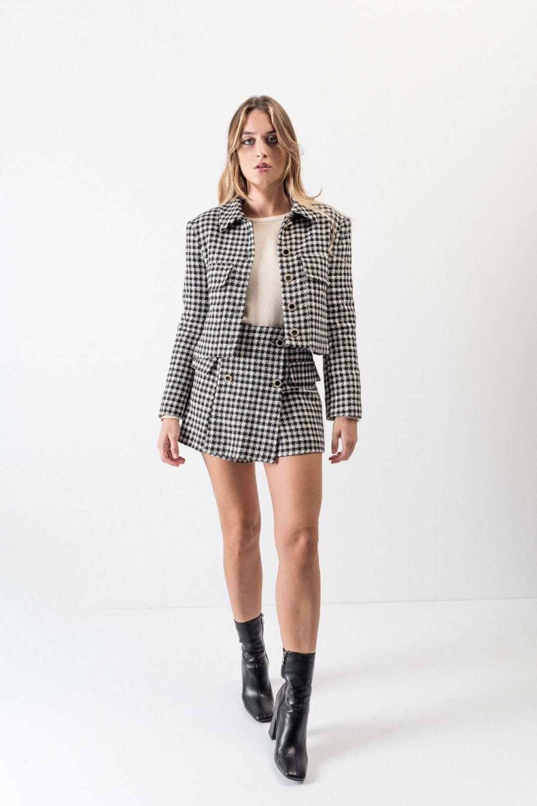 SHORT CON SOBREFALDA