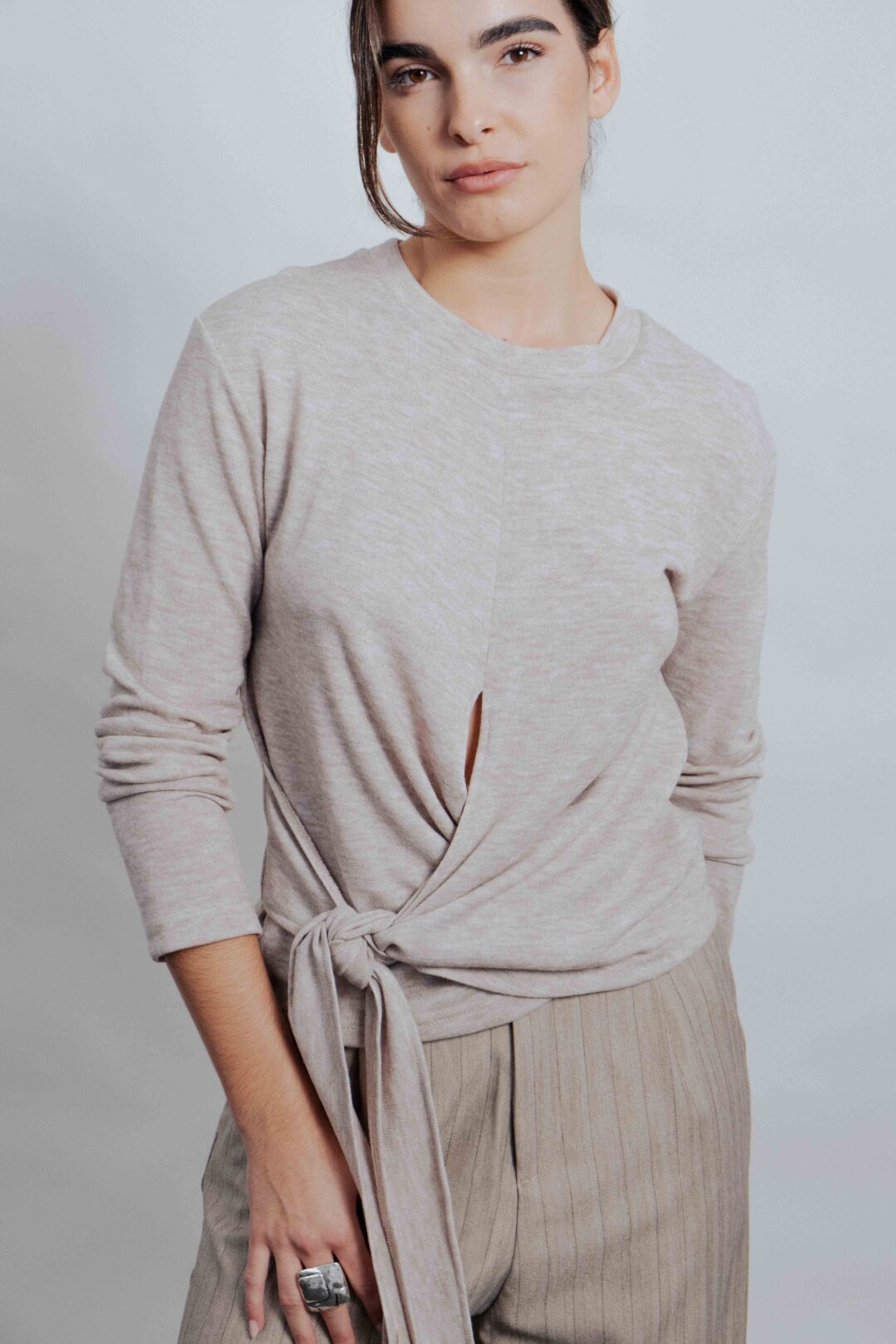 CAMISETA CON NUDO